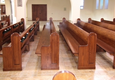 Modern Church Chairs vs. Traditional Church Pew: Which is Better? body thumb image